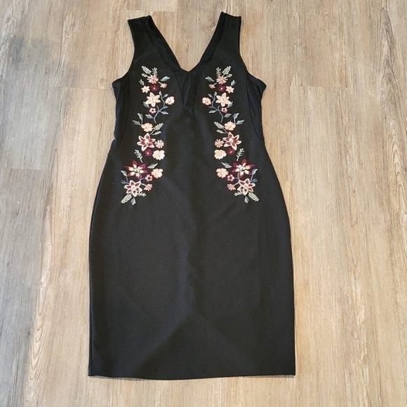 Bodycon Dress With Flowers - Picture 1 of 4